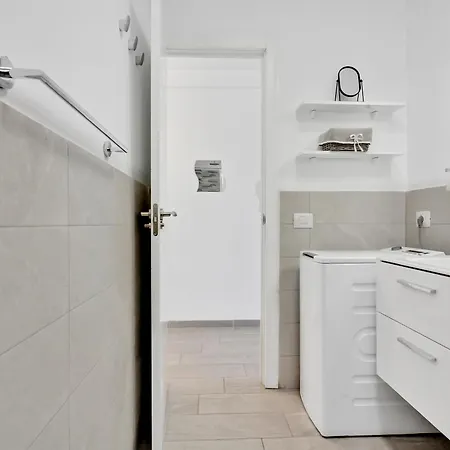 One Bedroom Alex Near The